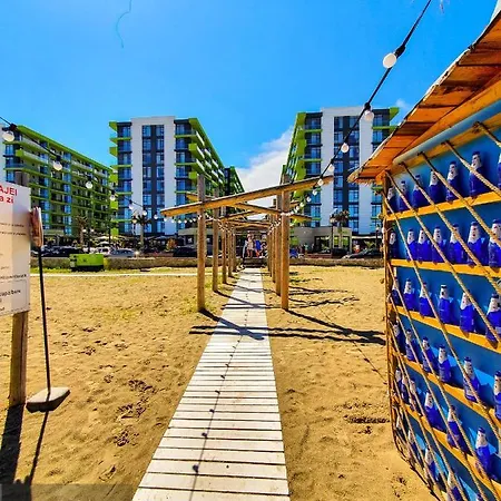 Sunrise Pool & Mamaia Nord Apartment Navodari