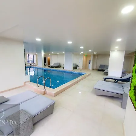 Sunrise Pool & Mamaia Nord 那沃达利
