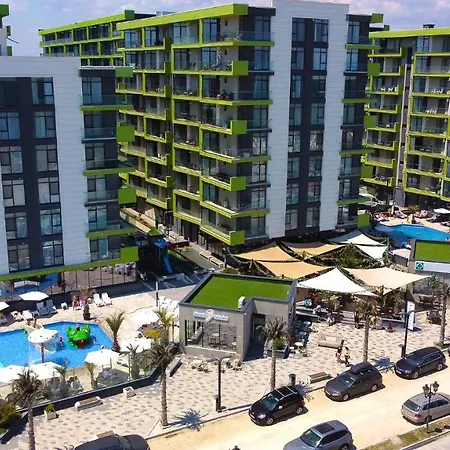 Sunrise Pool & Mamaia Nord 那沃达利