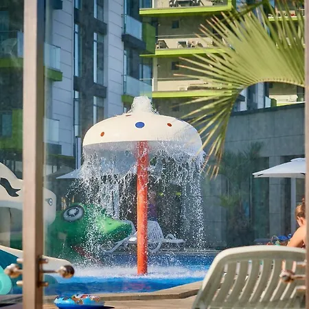 Sunrise Pool & Mamaia Nord Apartment Navodari