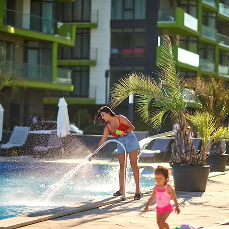 Sunrise Pool & Mamaia Nord 公寓