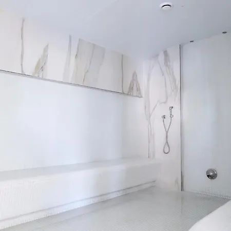 Sunrise Pool & Mamaia Nord Apartment