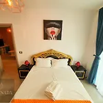 Sunrise Pool & Mamaia Nord Apartment 3*