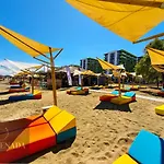 Sunrise Pool & Mamaia Nord Apartment Navodari