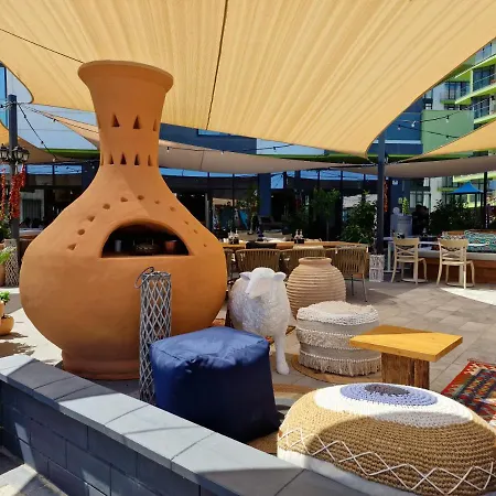 Sunrise Pool & Mamaia Nord Apartmán 3*