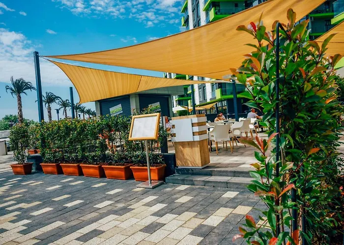 Sunrise Pool & Mamaia Nord Apartment 3*