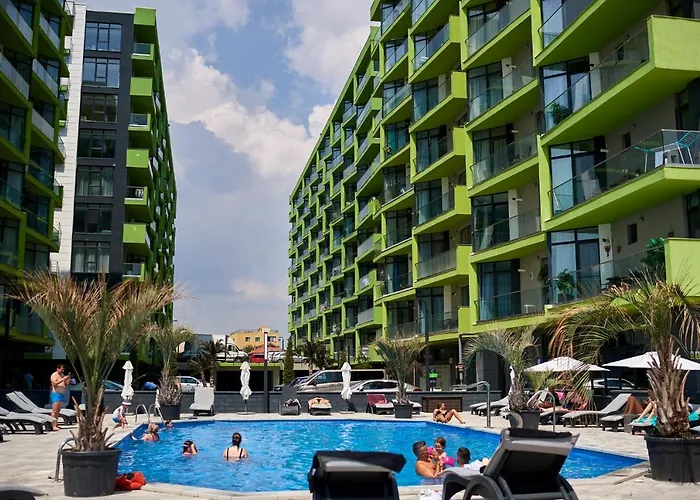 Apartment Sunrise Pool & Mamaia Nord 3*